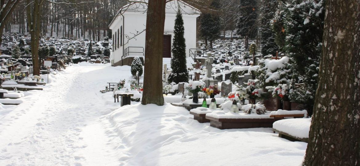 Jak Dbać O Grób Zimą (1)